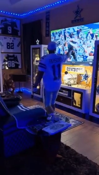 This looks like the ultimate spot to watch a Dallas Cowboys game. He's even got the full uniform. 😅 (via gregorygerard146/TikTok)