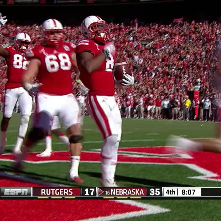 𝙍𝙪𝙨𝙝𝙞𝙣𝙜: 225 𝙍𝙚𝙘𝙚𝙞𝙫𝙞𝙣𝙜: 26 𝙍𝙚𝙩𝙪𝙧𝙣: 90 We're reliving Ameer Abdullah's Nebraska Football single-game record 3️⃣4️⃣1️⃣ all-purpose yards in a 2014 win vs. Rutgers. 😱 #WinningWednesday x Ameer Abdullah
