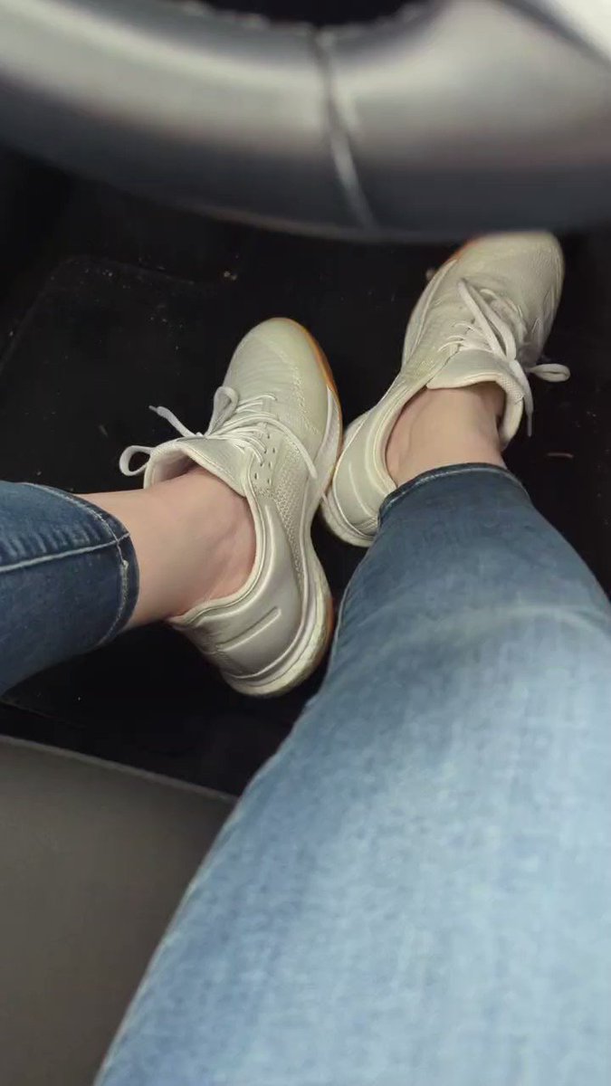 Lunch break... thought I'd take off a shoe for you guys 😘