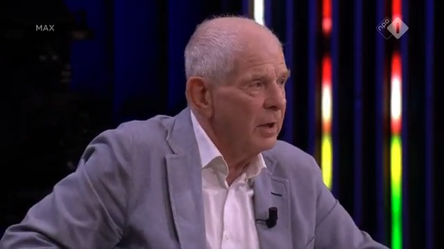 ‘’Als blijkt dat Mislintat zijn eigen belang gediend heeft met een transfer, dan is hij niet meer houdbaar'', zegt Frits Jelle Barend. ''Steijn moet er niet uit, want die kan er niets aan doen.'' #Op1 #MAX