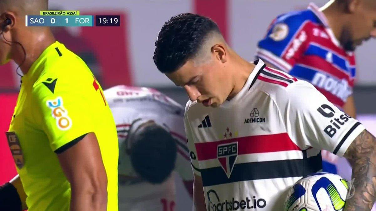 🥲 James erró penal El colombiano tuvo el empate en sus pies pero falló desde los 12 pasos. Sao Paulo 0-1 Fortaleza. Míralo EN VIVO Y EN EXCLUSIVA por #StarPlusLA. ▶️ No te pierdas el 🇧🇷 #Brasileirao en #StarPlusLA.