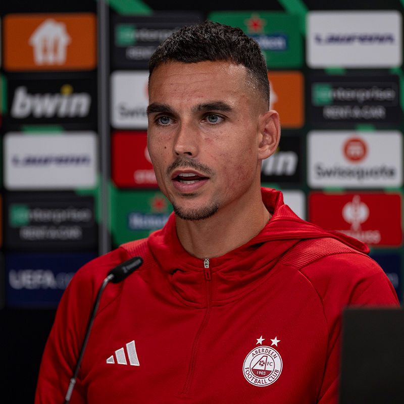 💬 "We know that we have to bring a top performance." Kelle Roos & Barry Robson spoke to the media in Frankfurt ahead of tonight's #UECL match.