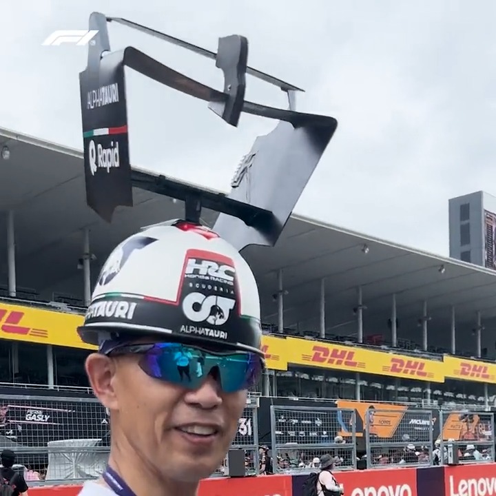 The DRS hats are back! 🙌🧢 #JapaneseGP #F1