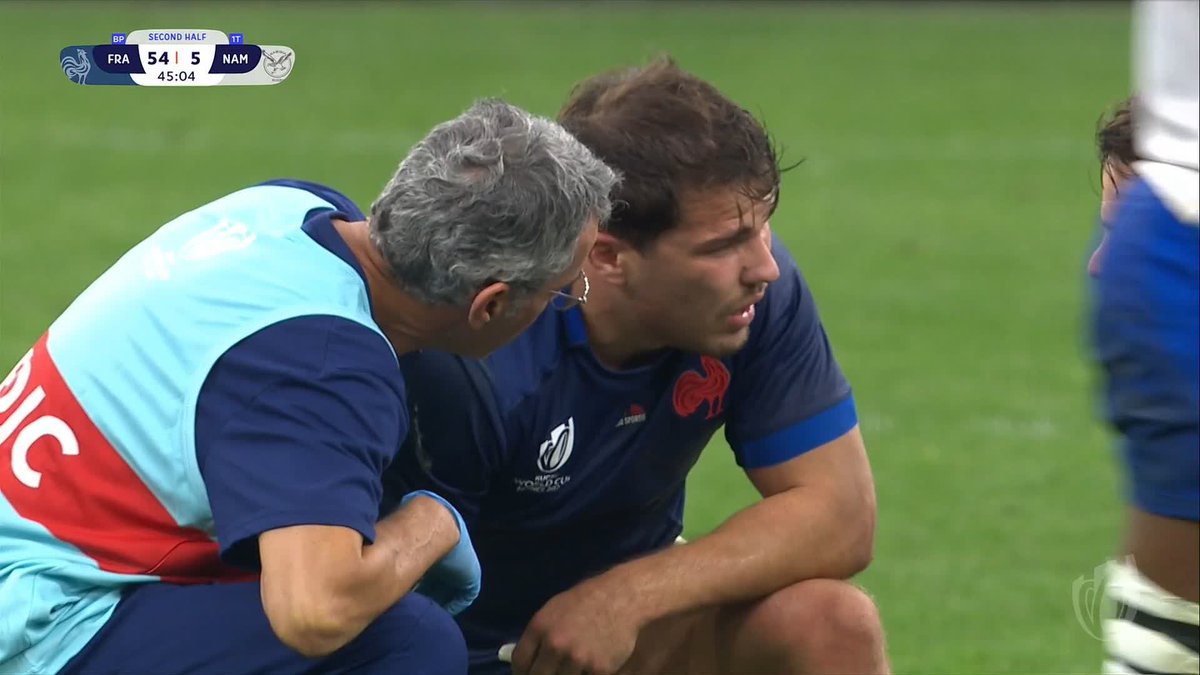 Johan Deysel clatters Antoine Dupont 🤕 It's upgraded to a red 🟥 #RWC2023