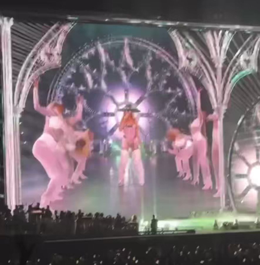the leg twerk help me jesus..