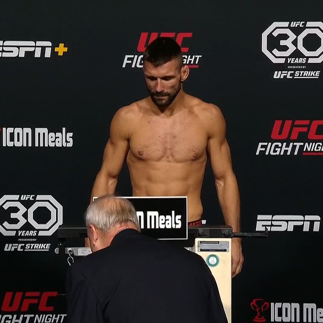 Saturday night's main event is now official 🤜 🤛 Mateusz Gamrot weighs in at 156 pounds! #UFCVegas79 | SATURDAY | Live on ESPN+ 📺