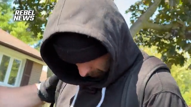 A “no space for hate” antifa member gets arrested for punching a 16 year old. Look at him all camera shy after losing his face mask. 🤣😂 Would be a shame if this was shared everywhere and he was identified. 😁