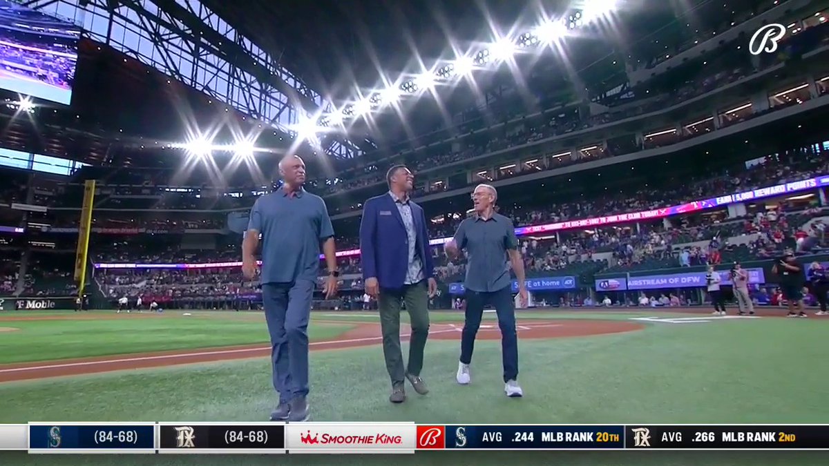 What a special moment for Juan González on being inducted into the Texas Rangers Hall of Fame ❤️ 💙 Legendary career. Texas Rangers | #StraightUpTX | 📺: BSSW