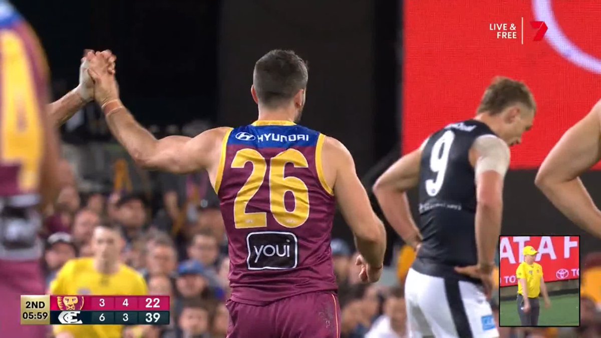 Conor McKenna goes first to himself, then through the middle! Back to eleven points... #AFLLionsBlues