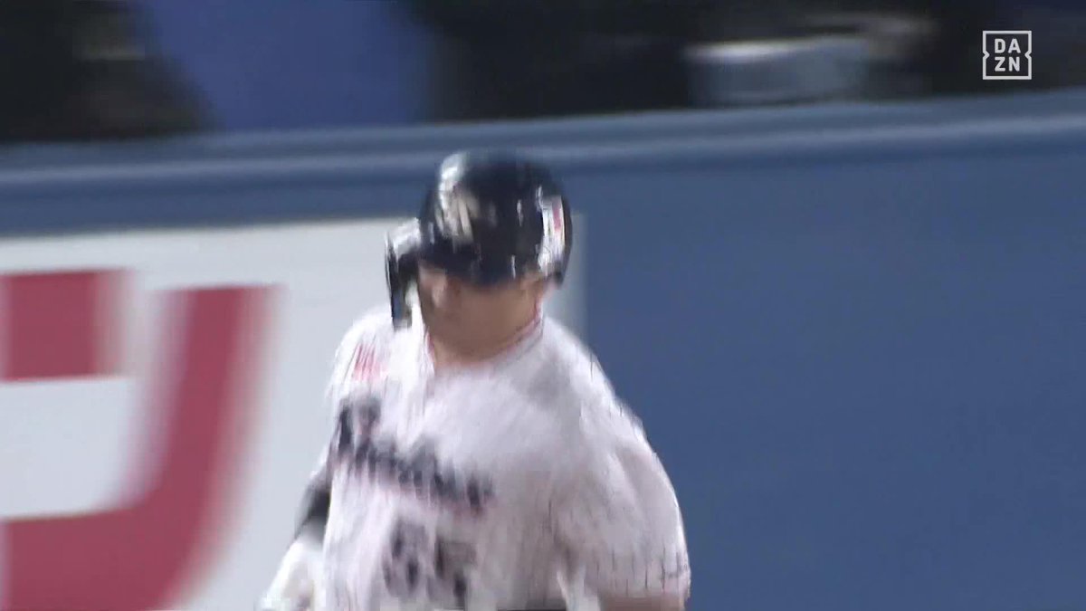 ／ 試合はまだまだこれから ＼ 滞空時間の長い打球 村上宗隆の31号2ランHR！ ⚾プロ野球(2023/9/23) 🆚ヤクルト×阪神 📱Live on DAZN #DAZNプロ野球 #swallows