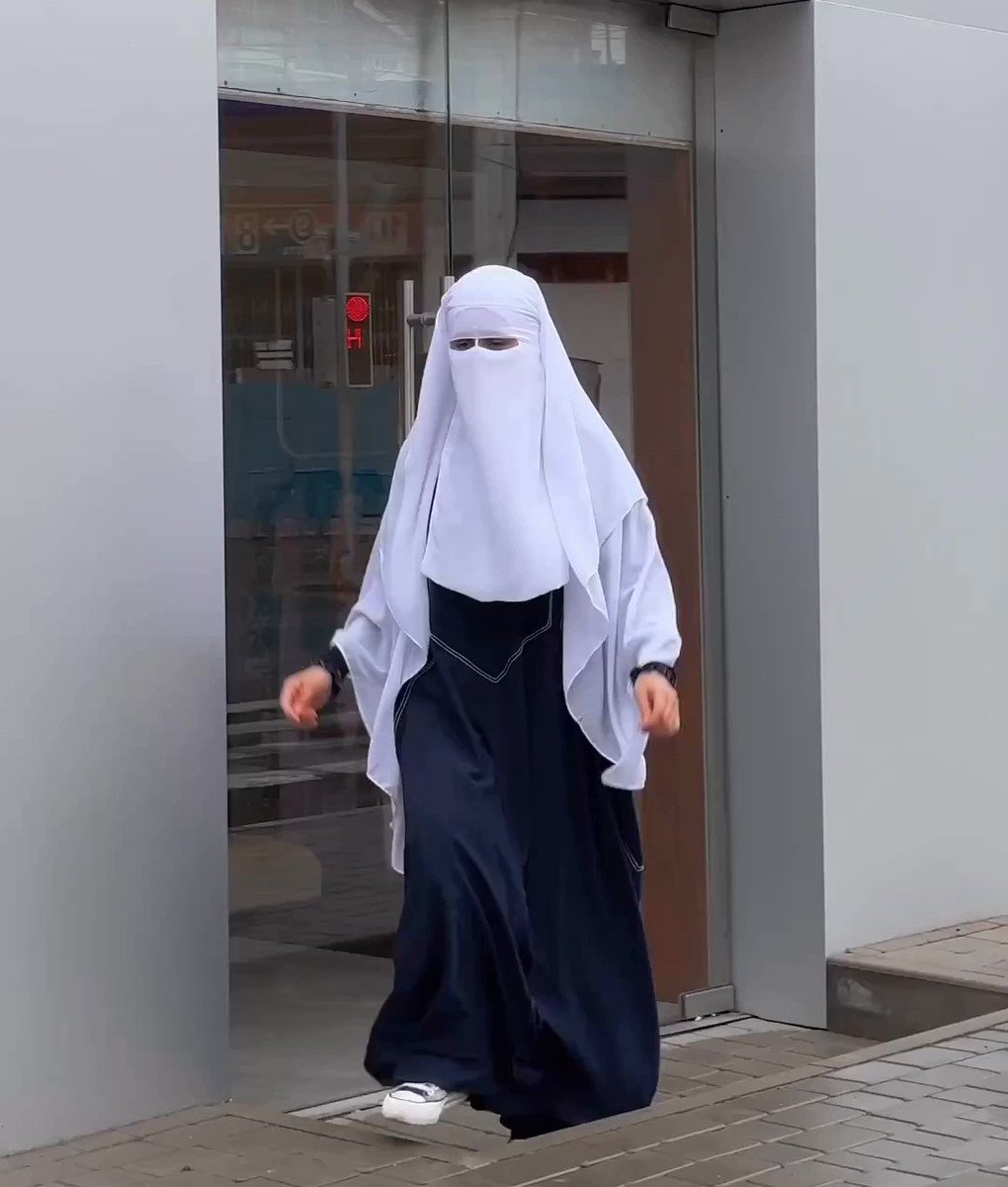 Do you also love the feeling of being fully veiled? 🤍