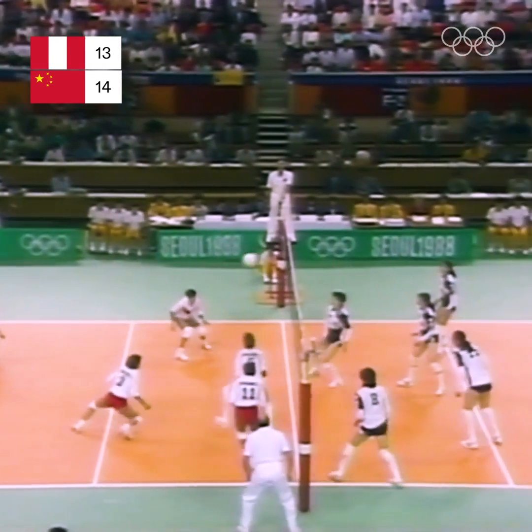 ¡MIREN ESTE VIDEO! 😱 Hoy se cumplen 3️⃣ 5️⃣ años de una de las remontadas más impresionantes en la historia del voleibol femenino de los #JuegosOlimpicos: 👉 Perú versus China. 🇵🇪 🏐 🇨🇳 #Seul1988 l @COP_Peru FPV - Federación Peruana de Voleibol