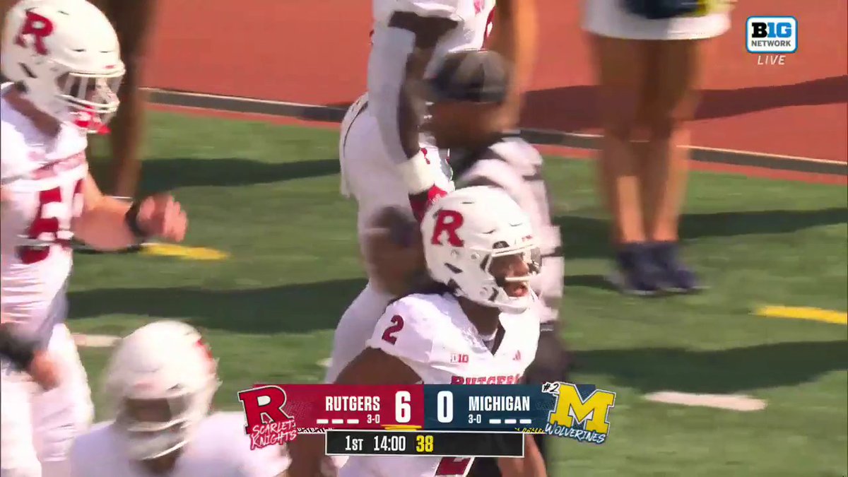 WHAT A START FOR Rutgers Football 🪓 🙌 Christian Dremel takes it 69 yards to take an early lead over Michigan! 😤