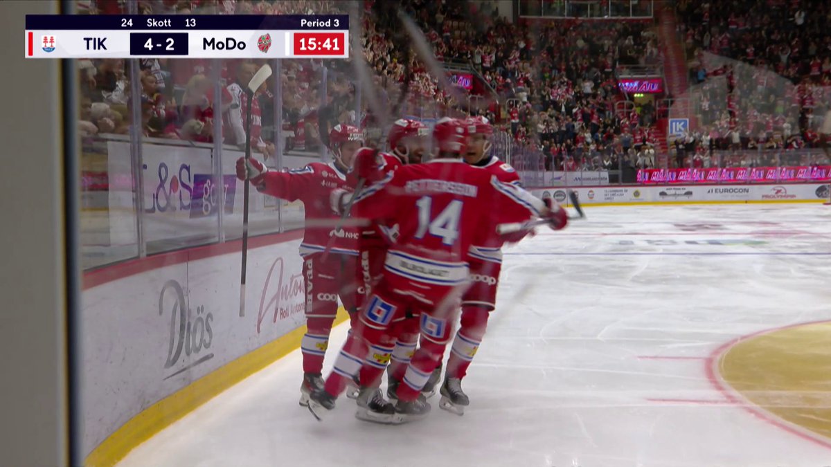Timrå har utökat ledninen i derbyt efter ett ordentligt felpass av Modo-spelaren 🚨