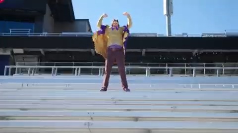 A tradition born out of Husky fandom: CAPTAIN HUSKY The role has been passed down from the original Captain, Barry Erickson, to his sons, Kelton &amp; Bo. Today, the Erickson family will be the pregame Sound the Siren guests to lead Washington Football into the Pac-12 opener! #GoHuskies