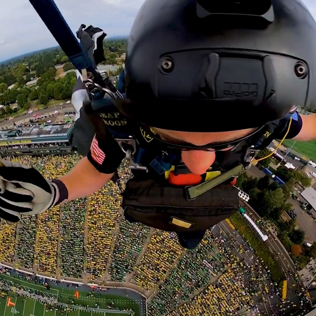 POV: You’re delivering the game ball for @OregonFootball. Leap Frogs / Navy Parachute Team x #GoDucks