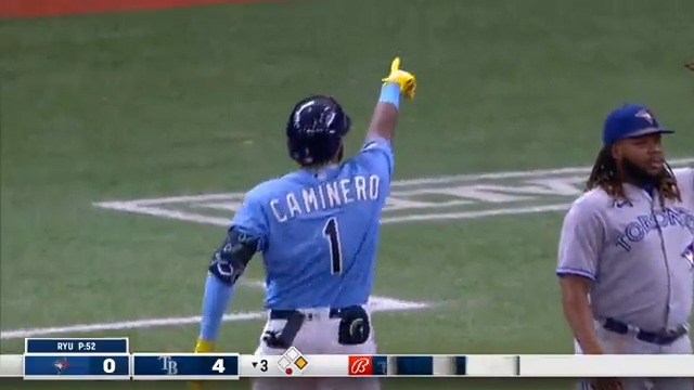 Junior gets his first knock in MLB 🙌