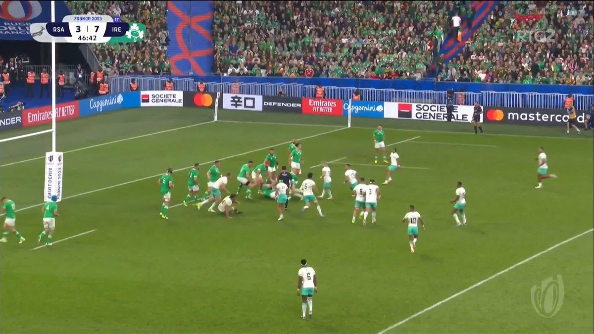 James Lowe casually lifting Eben Etzebeth, having a chat with the ref and winning his team a huge turnover 😅