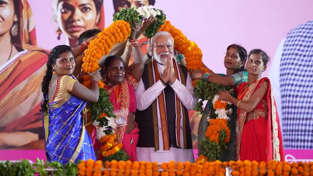 I thank India’s Nari Shakti for their constant support and blessings. Here are some memorable moments from yesterday in Kashi.