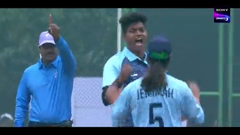 .Pooja Vastrakar ran past the Bangladesh batting lineup, picking up 4️⃣ in the process 💥🏏 The #WomenInBlue are just killing it at the #AsianGames💪🇮🇳 #SonySportsNetwork #Cheer4India #TeamIndia #Hangzhou2022 | BCCI Women