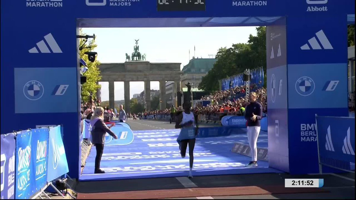 🥇🏆 ¡TIGST ASSEFA ES BICAMPEONA EN #BERLÍN Y TIENE RÉCORD MUNDIAL EN MARATÓN! 🇪🇹 La etíope frenó el crono con un tiempo de 02:11:52. ¡Congratulations! #MiraloEnStarPlus ▶