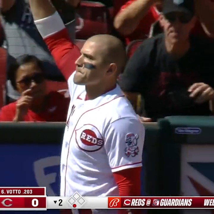 In what could be his final home game, Cincinnati shows appreciation for Cincinnati Reds legend Joey Votto. 👏