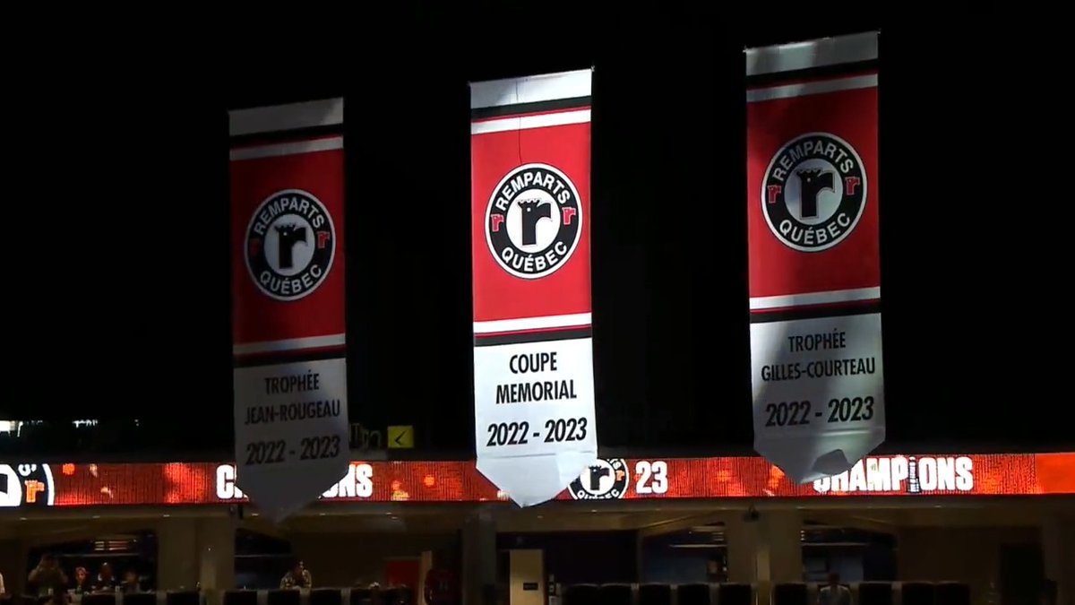▪️ 2022-23 #MemorialCup Champions ▪️ 2022-23 Gilles Courteau Trophy ▪️ 2022-23 Jean Rougeau Trophy The Remparts de Québec raise three new banners at the Centre Vidéotron! Les Remparts hissent trois nouvelles bannières au Centre Vidéotron !