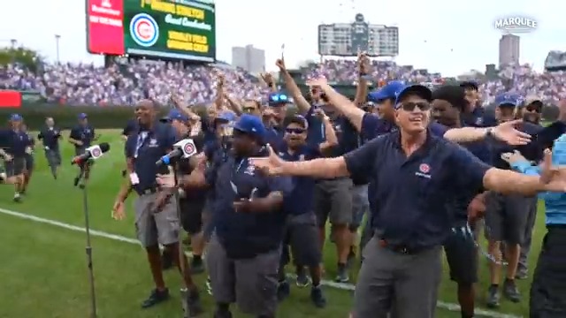 A Wrigley Field tradition lives on as the grounds crew conducts today's stretch! Let's give them a round of applause for their hard work. 👏