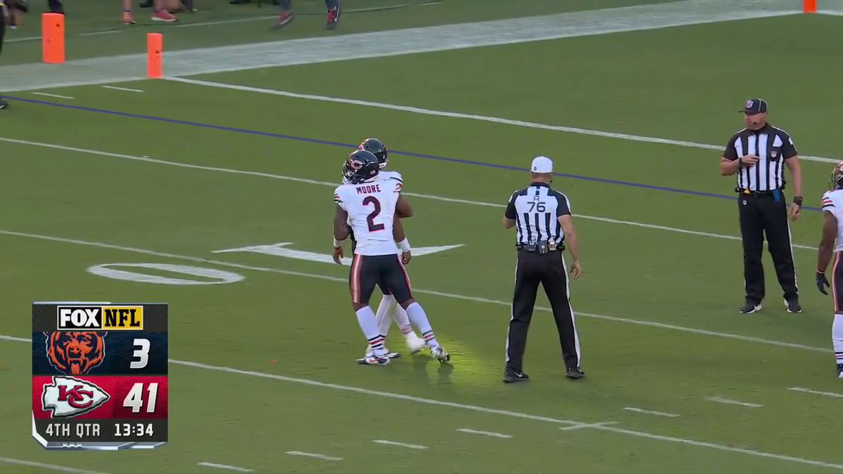 Props to DJ Moore for being a good teammate after Justin Fields appeared to be injured