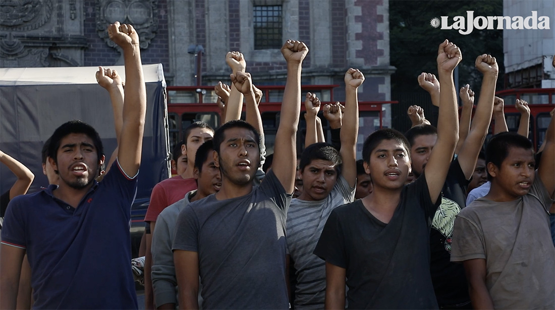 Los familiares de los 43 normalistas desaparecidos anunciaron que mantendrán su plantón afuera del Campo Militar 1 hasta que la Sedena entregue la información que falta del caso Ayotzinapa. El martes 26 se cumplen 9 años de la desaparición forzada de los jóvenes. #VideosLaJornada