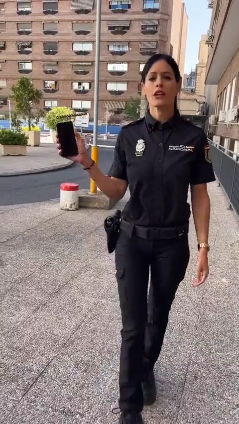 🚨 Puedes llamar a #emergencias aunque tengas a tu agresor delante Atento a este vídeo ⤵