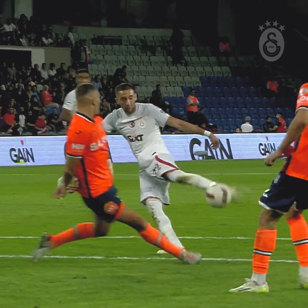 Galatasaray formasıyla ilk gol ⚽️ Kontrol 💯 Gol vuruşu 🔥 𝐇𝐚𝐤𝐢𝐦 𝐙𝐢𝐲𝐞𝐜𝐡 ✍️