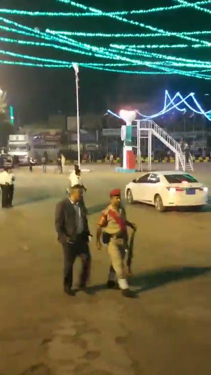 بالفيديو: الحوثيون يعتقلون ناشط يمني أثناء قيامه بالبث المباشر على فيس بوك لفعالية العيد الوطني 26 من سبتمبر في ميدان التحرير بالعاصمة صنعاء.