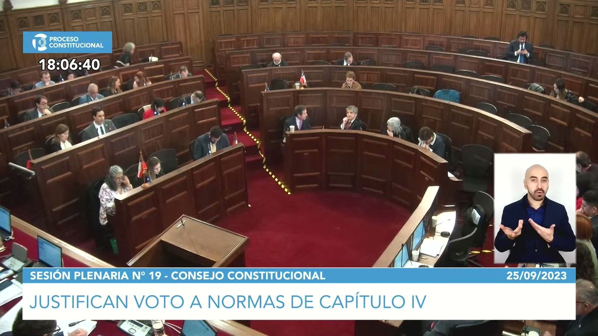 🤔"¿Por qué 120 kilómetros por hora es la velocidad máxima en la carretera? ¿Por qué 50 kms/hr es la máxima en zona urbana?" El consejero republicano El Profesor Luis Silva 👍🇨🇱 reflexiona en torno a las acusaciones de que el número 138 diputados es un número antojadizo para dejar en la Constitución. En paralelo, al responder a la duda de cómo quedaría el índice de desigualdad de aprobarse la nueva Constitución (con esta norma): "Yo no puedo responder a esa pregunta, y creo que nadie podría en este Consejo, porque la estamos delegando en el Servel" 🧐