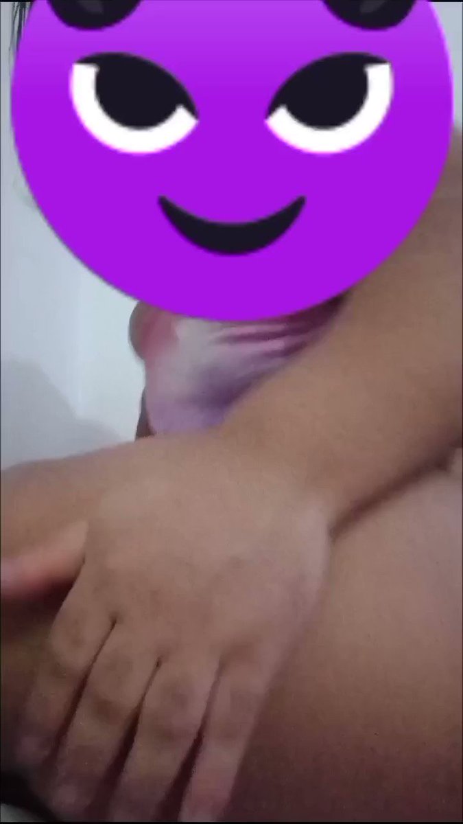 Meu bumbum tá pedindo pica 😏 Manda foto nos comentários 😈🤤RT 😍