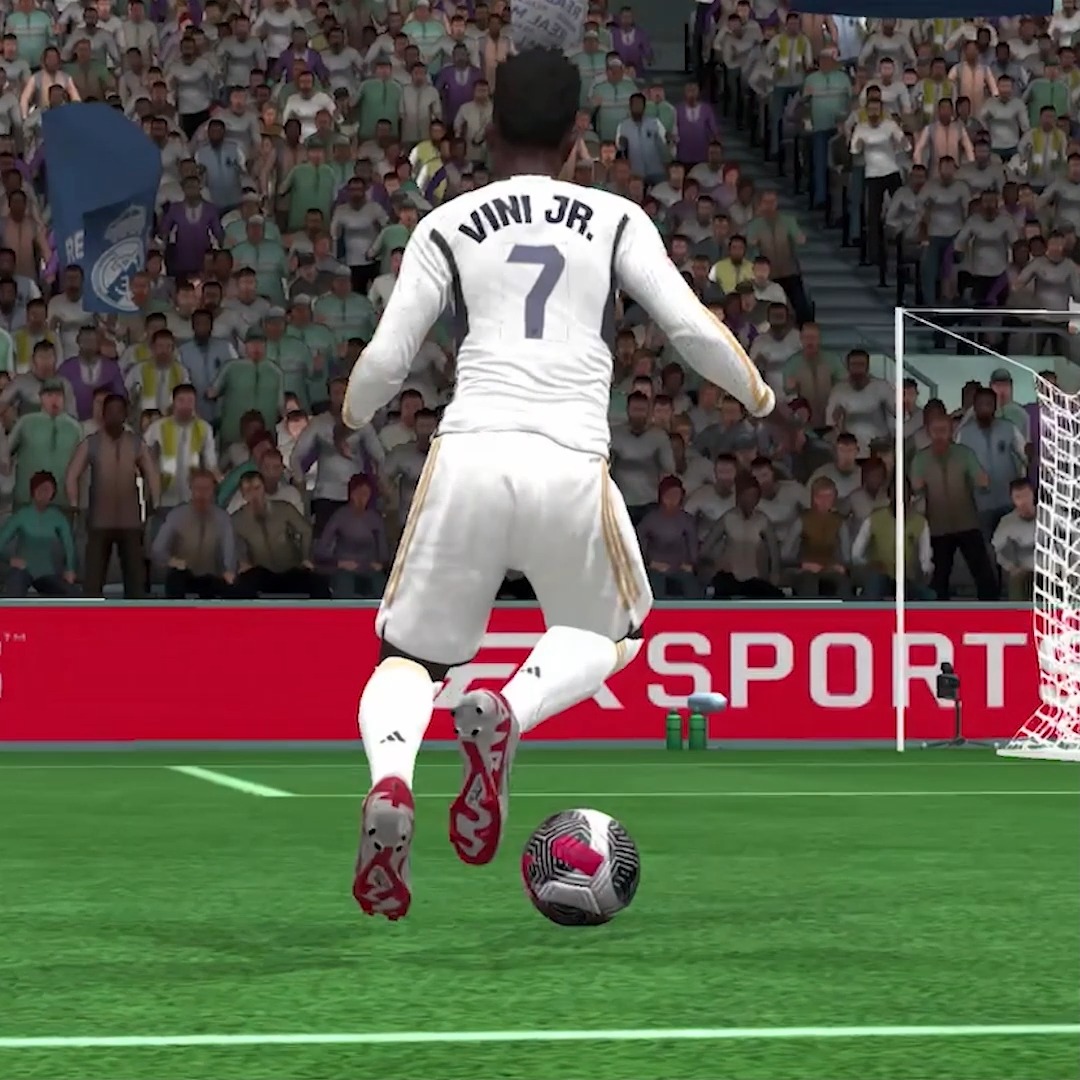 #FCMobile is launching in 4 hours! ⏳ Take command of the pitch with new Gameplay! 🎮