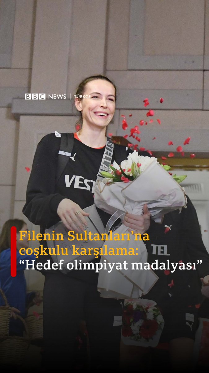 Olimpiyat vizesini alan A Milli Kadın Voleybol takımı Türkiye'ye döndü: "Bu takım en çok da sevgi ve saygıyı hak ediyor" #fileninsultanları