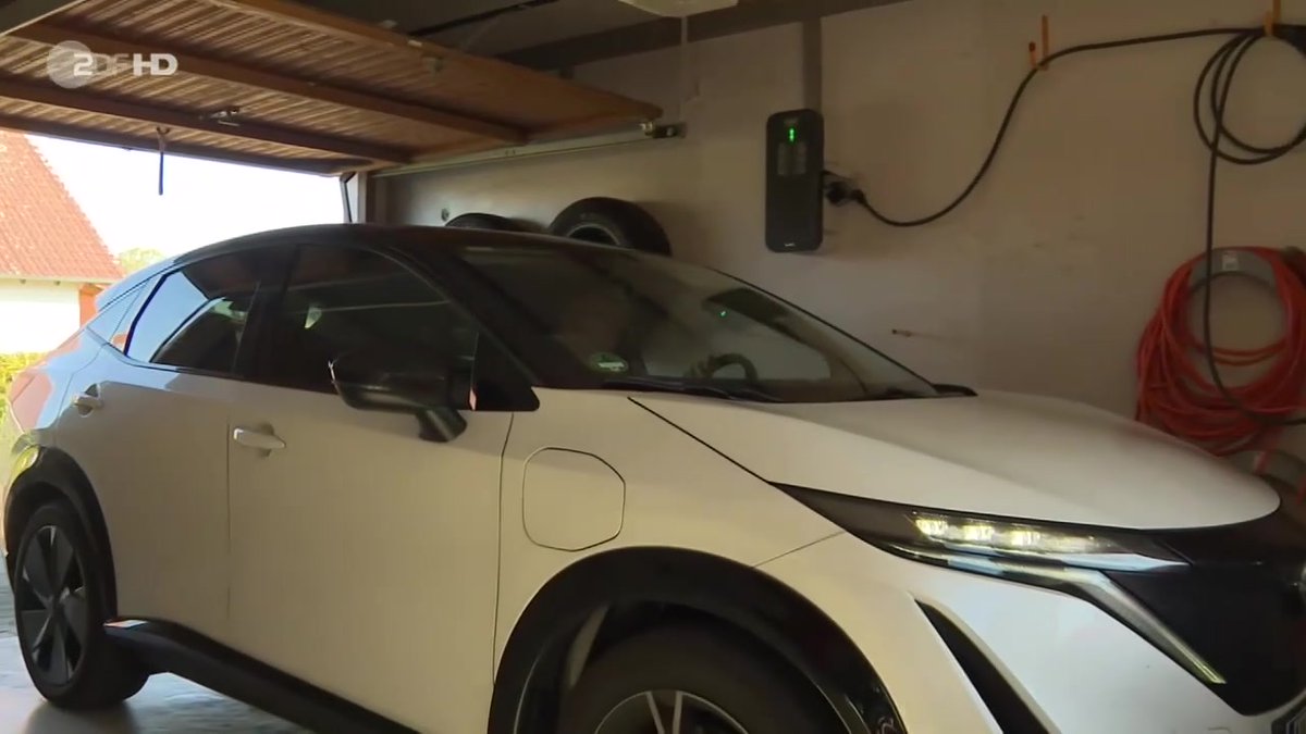 Die #Bundesregierung setzt auf mehr #Elektromobilität. Voraussetzung dafür: genügend Ladesäulen. Helfen soll ein neues KFW-Förderprogramm für Hausbesitzer, das seit heute läuft.