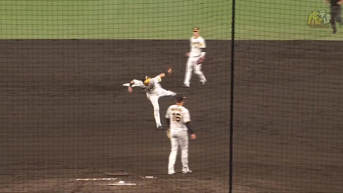 5回表、まさに美技！小幡選手が好フィールディングで魅せる！ #hanshin #虎テレ #阪神タイガース #ARE