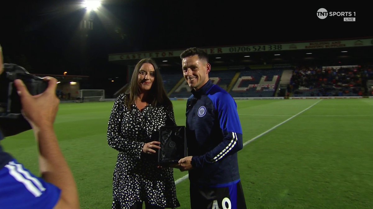 Part of the furniture 🪑 Past 4️⃣0️⃣0️⃣ games as a Rochdale AFC player ⚽️ Ian Henderson is presented with a special award for that milestone 🏆