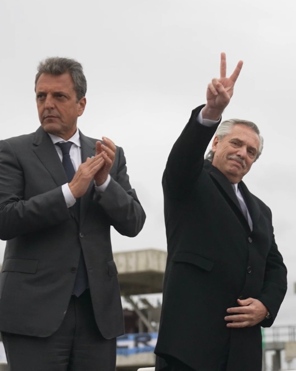 🇦🇷 Un estado presente en defensa de quienes más lo necesitan. Junto al ministro Sergio Massa, la presidenta de AySA, Malena Galmarini, y el ministro Gabriel Katopodis, pusimos en marcha una obra histórica para la Argentina: la planta de pretratamiento del Sistema Riachuelo.
