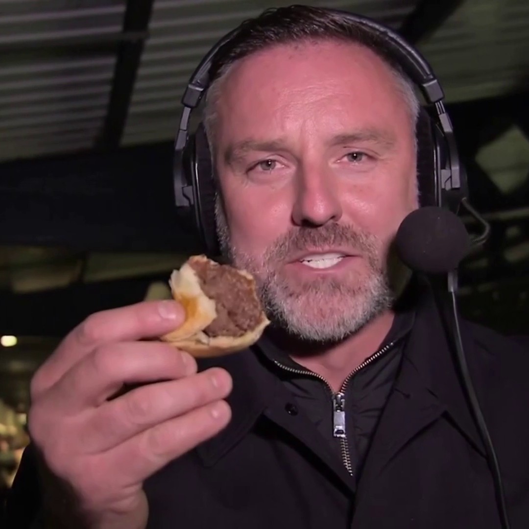 "Can I finish my pie?!" 🥧 Kris Boyd was wrongly accused of missing a Kilmarnock goal! 😂