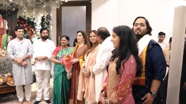 २६-९-२०२३ 📍 मुंबई प्रसिद्ध उद्योजक श्री मुकेश अंबानी व मान्यवरांचे 'वर्षा' निवासस्थानी श्री गणेश दर्शन