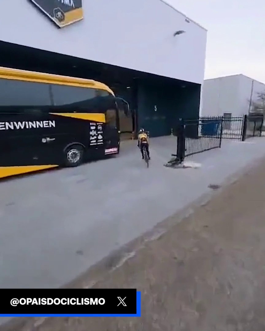 👀 El impresionante cuartel general del DavidRRCegg 😍 Una delicia para todos los amantes del ciclismo ver este repaso en dron de las instalaciones 📹 O País Do Ciclismo