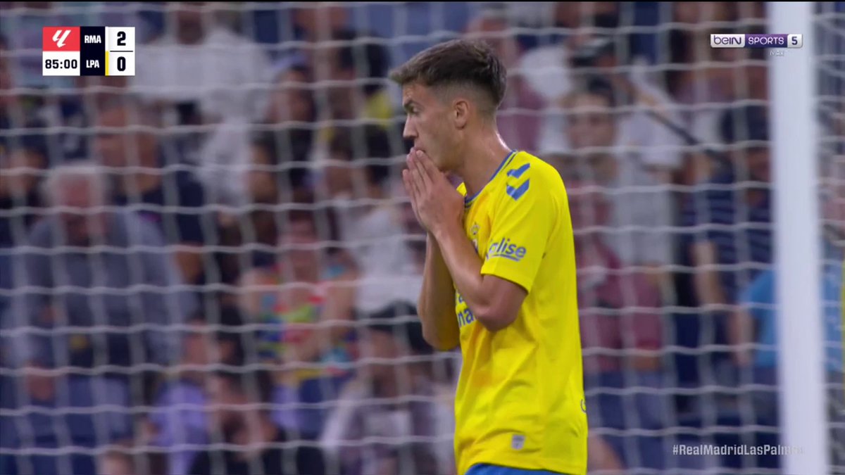Omar da Fonseca et Benjamin Da Silva sont partis en fou rire après la frappe totalement manquée d'un joueur de Las Palmas. 🤣 🎥 beIN SPORTS