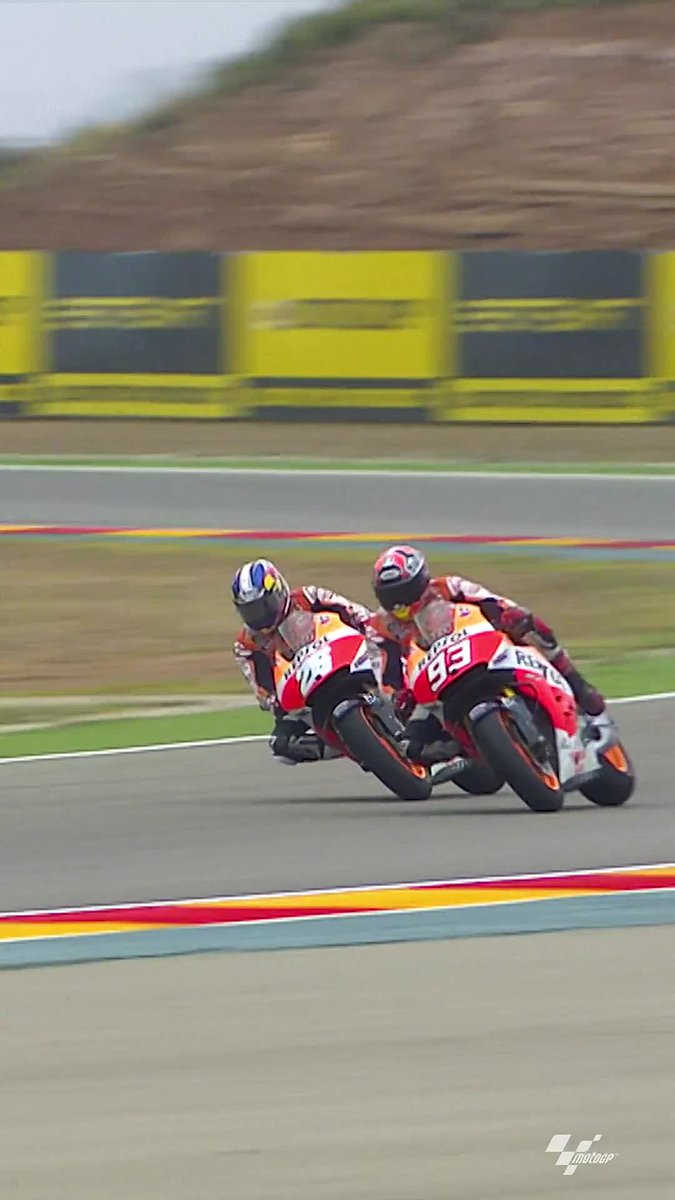 NO ACABÓ BIEN!! Hoy hace 9 años tuvimos una carrera inolvidable en Motorland 2014. Dani Pedrosa y Marc Márquez ofrecieron un precioso espectáculo con Jorge Jorge Lorenzo de espectador de lujo. Alguien recuerda qué pasó después? 🙈🙉🙊