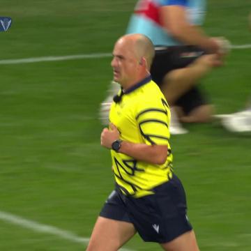 This fan has the score in case you missed it #RWC2023 | #JPNvSAM