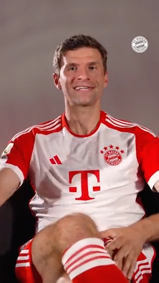 Bayern Munich players were asked which retired player they would like to have played with De Ligt's answer 💀