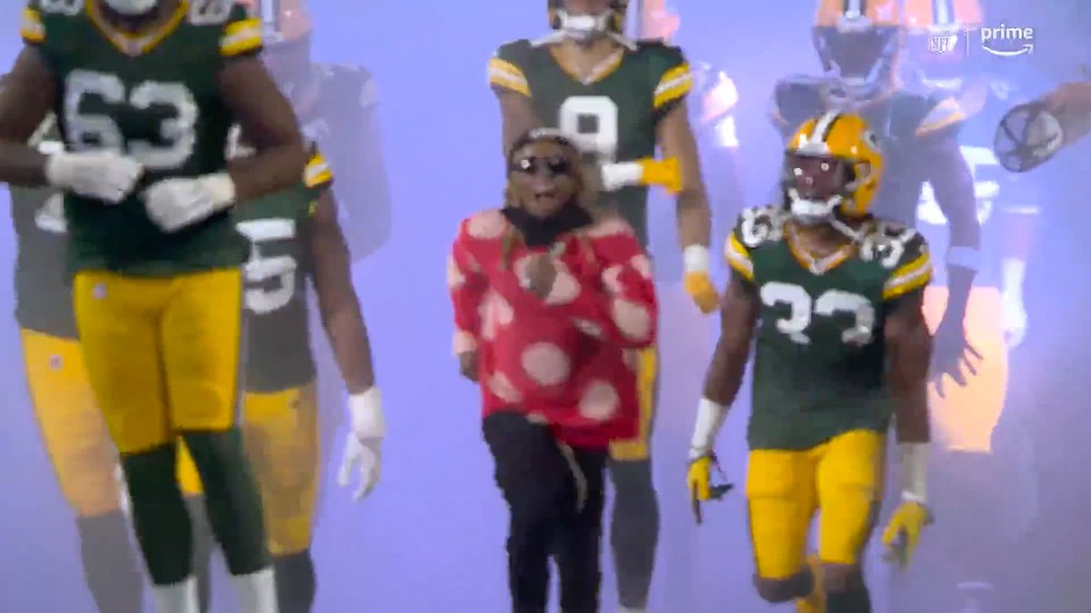 Lil Wayne HYPED running out with the Packers 🔥 (via NFL on Prime Video)