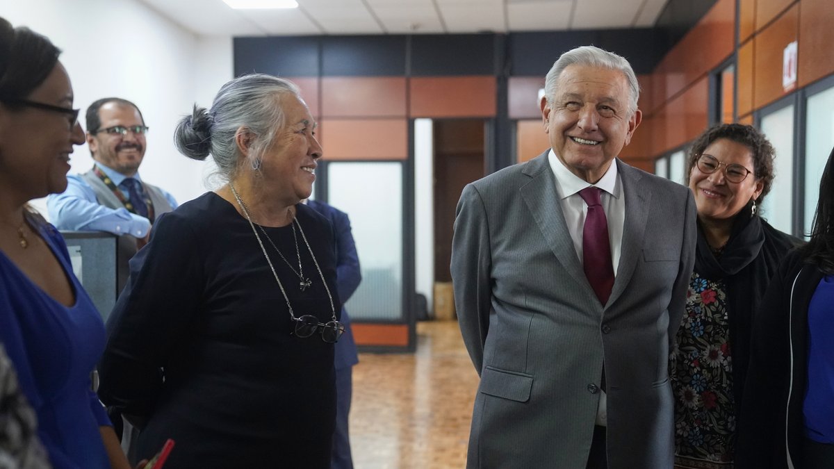 Visité a las y los servidores públicos de la Consejería Jurídica del Ejecutivo Federal. El gobierno es suma de voluntades y esfuerzos.